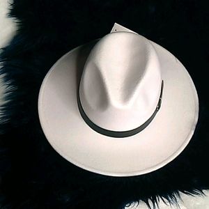 New white adjustable felt hat